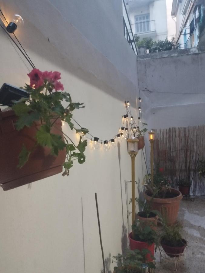 Apartamento Renovated Basement Duplex With Patio And Folk Decor In The Heart Of Atenas Exterior foto