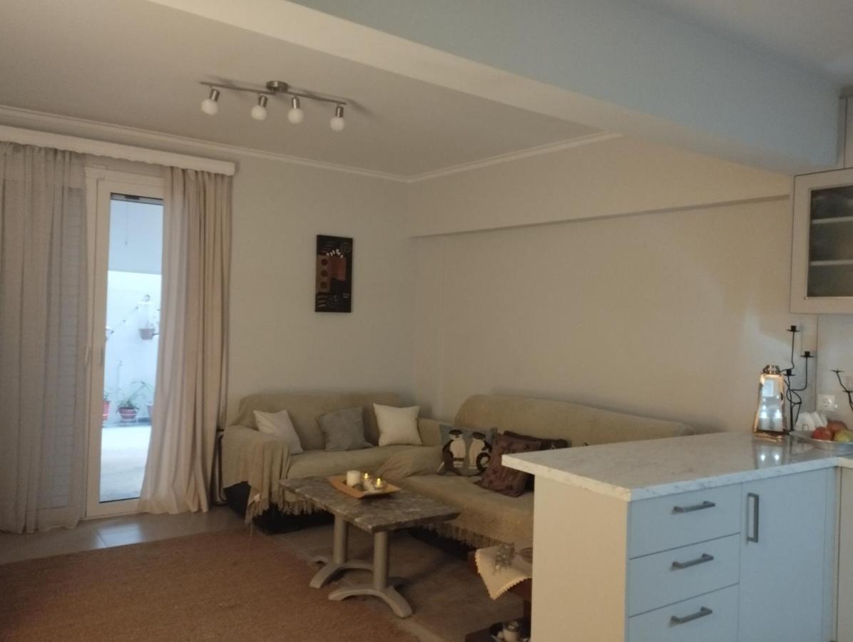 Apartamento Renovated Basement Duplex With Patio And Folk Decor In The Heart Of Atenas Exterior foto